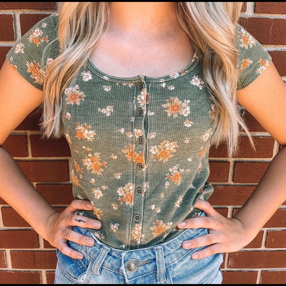 American Eagle Outfitters Tops - American Eagle Olive Floral Button Up Top